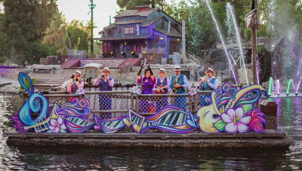 🎺🌟 Feel the Magic with Queenie and the Jambalaya Jazz Band on the Rivers of America at Disneyland! 🌊🎷